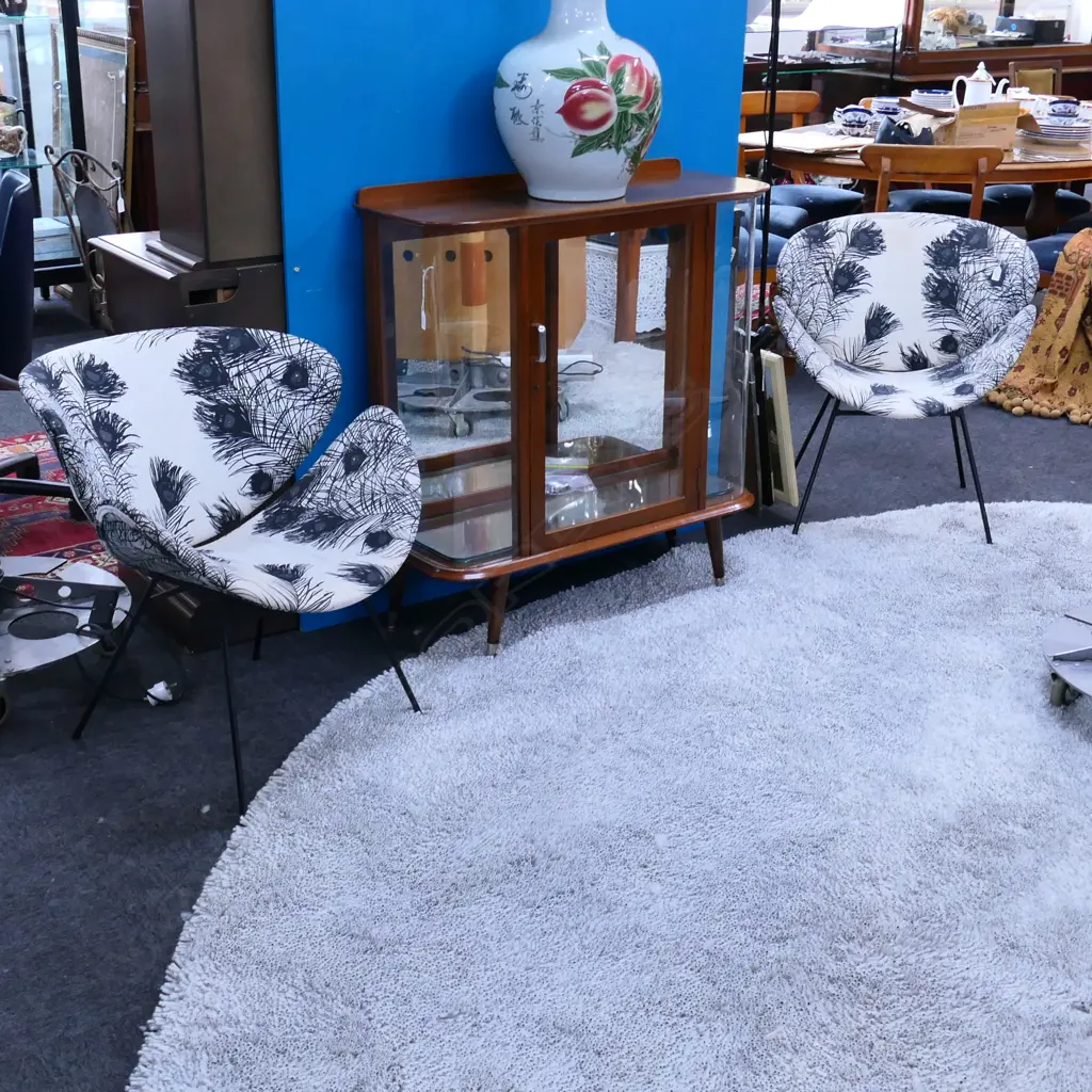 PR LIP CHAIRS  Image 1++