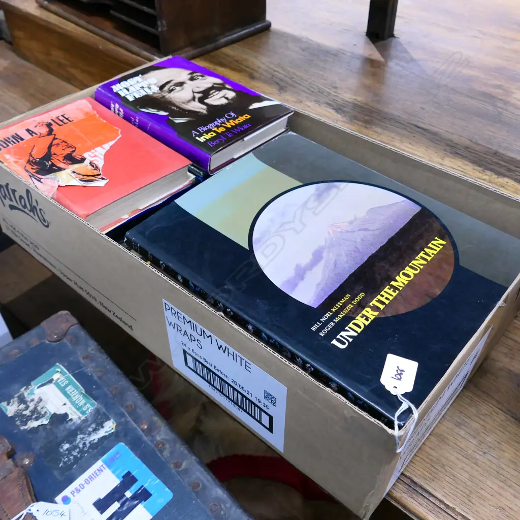 BOX LOT BOOKS NZ INTEREST Image 1++