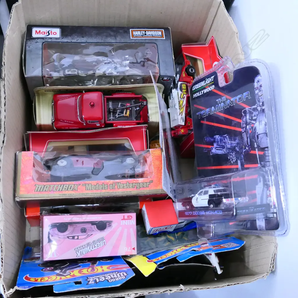 BOX LOT DIE CAST TOYS ETC Image 1++