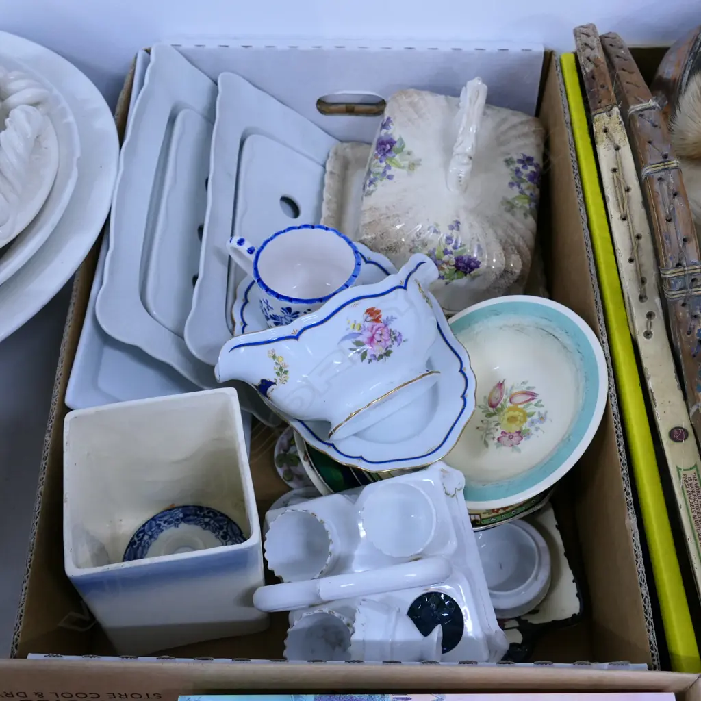 BOX LOT CHINA AND GLASS  Image 1++