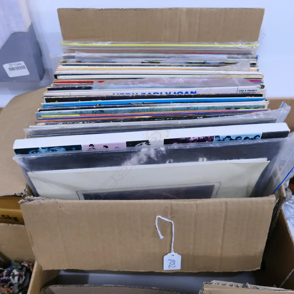 	ASSORTED BOX VINYL RECORDS Image 1++