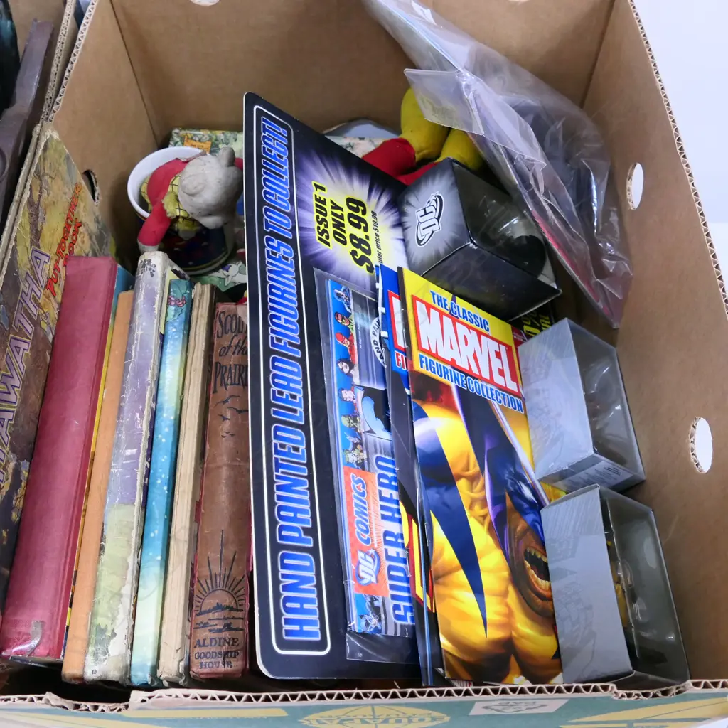 LOT ASST ANNUALS /RUPERT ETC + TOYS Image 1++