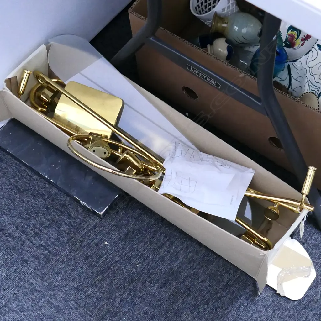 BRASS BATHROOM FITTINGS Image 1++