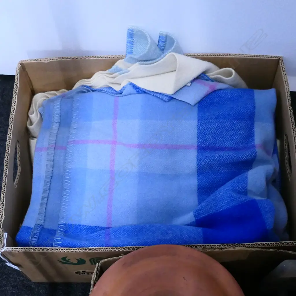 PR NZ WOOL BLANKETS 1 X HEALTH & 1 X WARMA Image 1++
