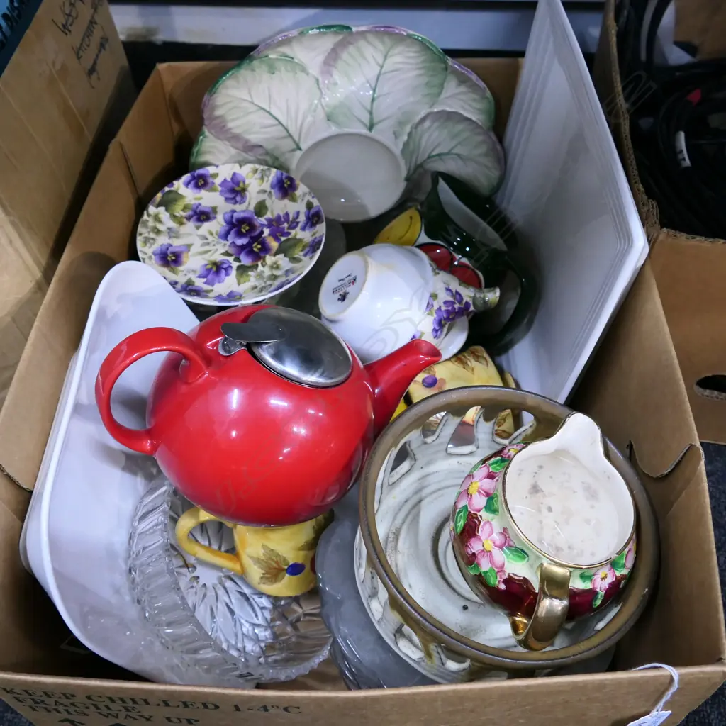 LOT ASST CHINA/GLASSWARE/PLATTERS ETC Image 1++