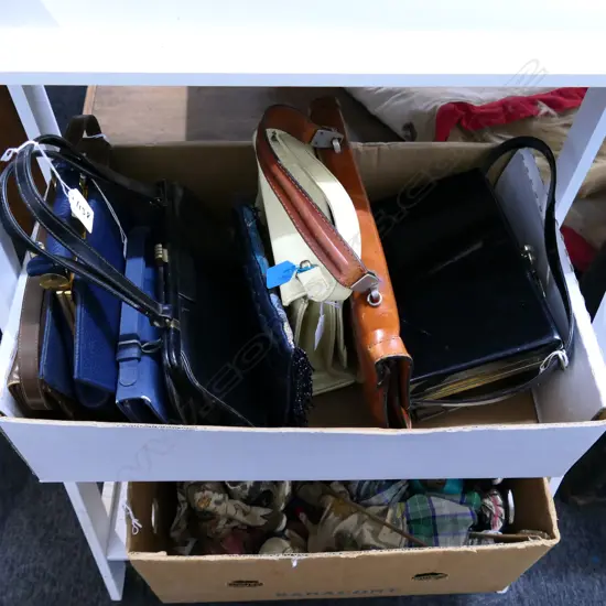 8 VINTAGE HANDBAGS 