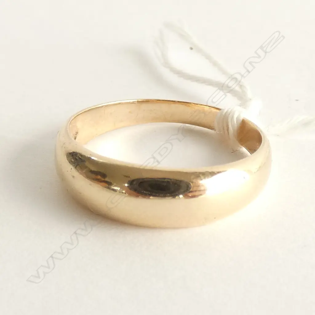 9K YELLOW GOLD ROUNDED TAPERED BAND RING 3gms Image 1++
