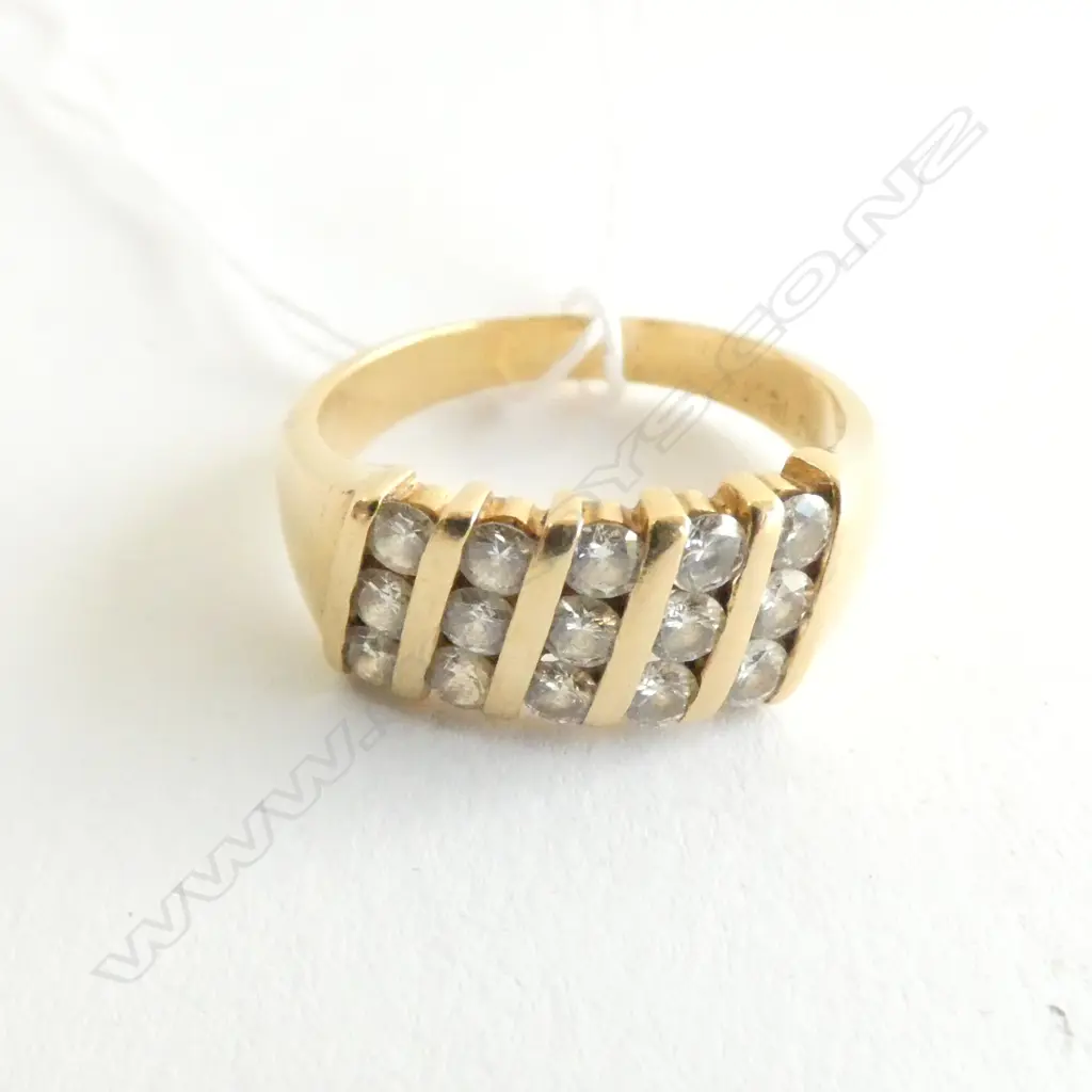 18ct YELLOW GOLD & 15 DIAMOND RING MODERN DESIGN Image 1++