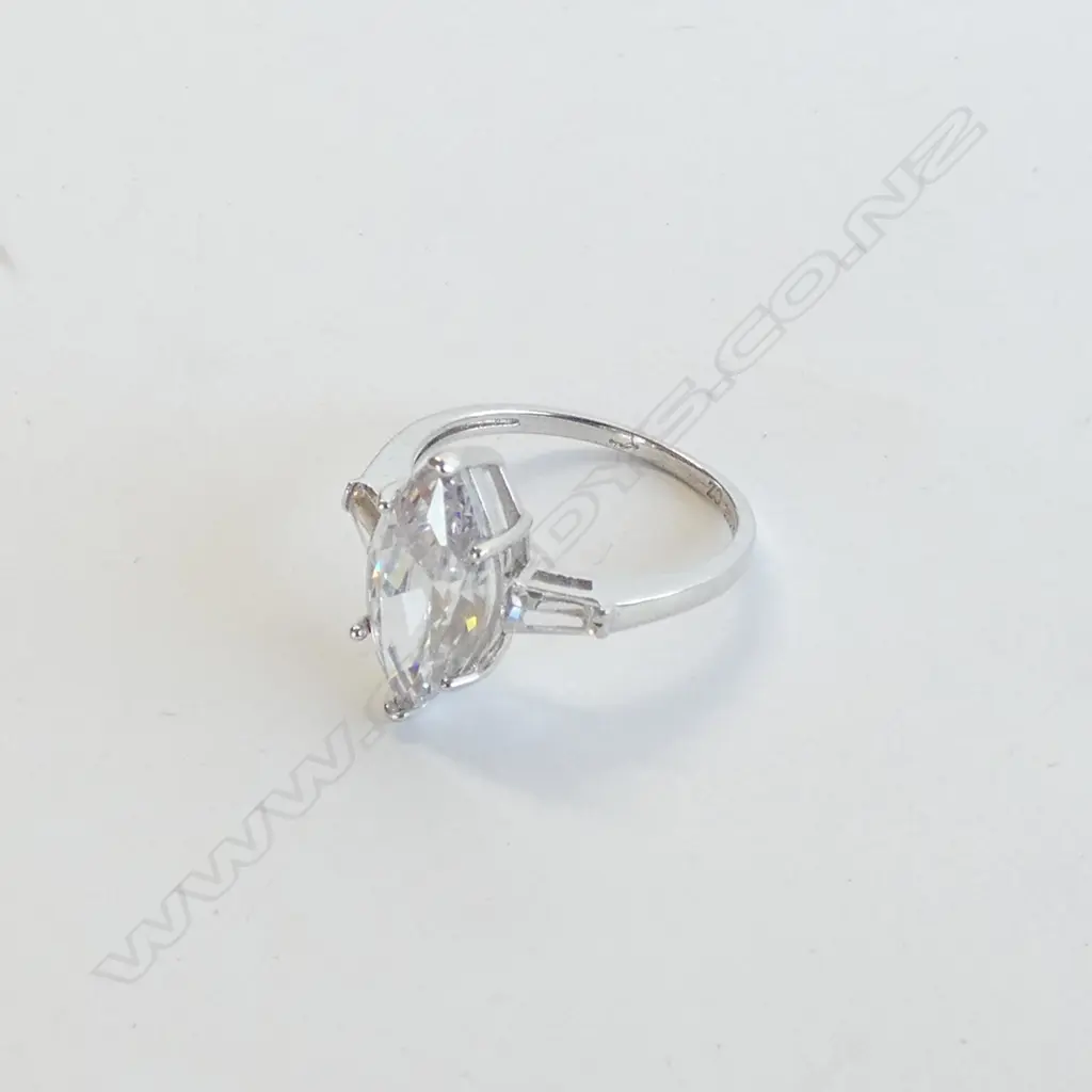STG. SIL. RING WITH LARGE CUBIC ZIRCONIA Image 1++