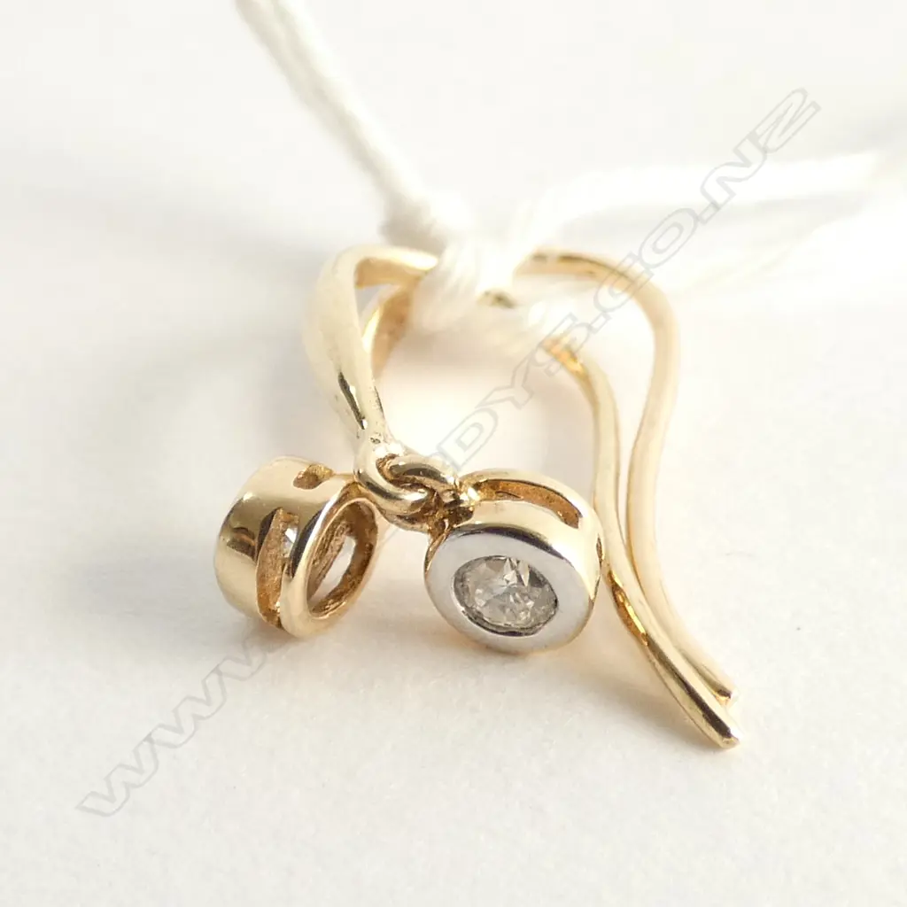 PR 9ct & 2 DIAMOND EARRINGS 0.12CT tdw Image 1++