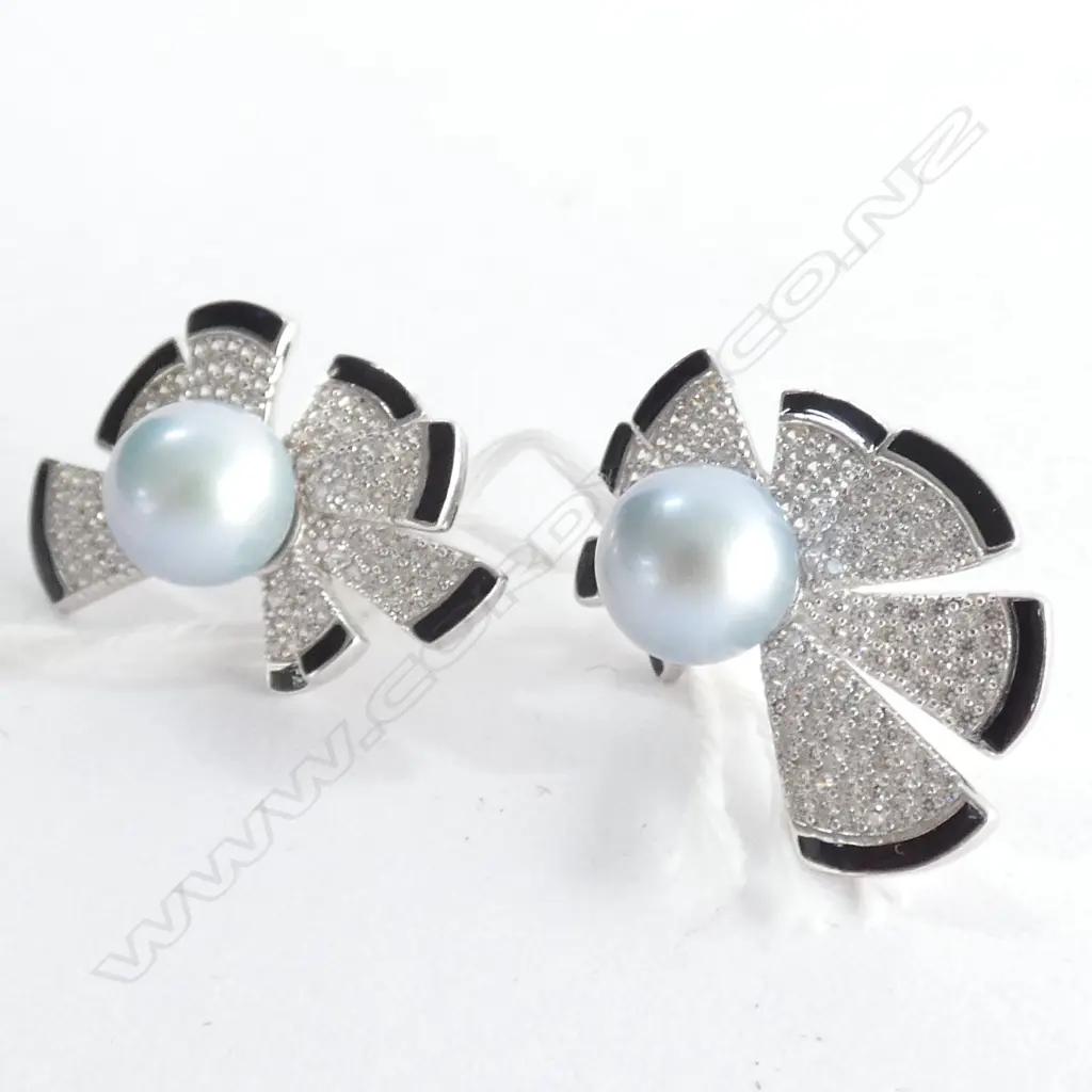 SILVER DIAMANTE & CULTURED PEARL EARRINGS Image 1++