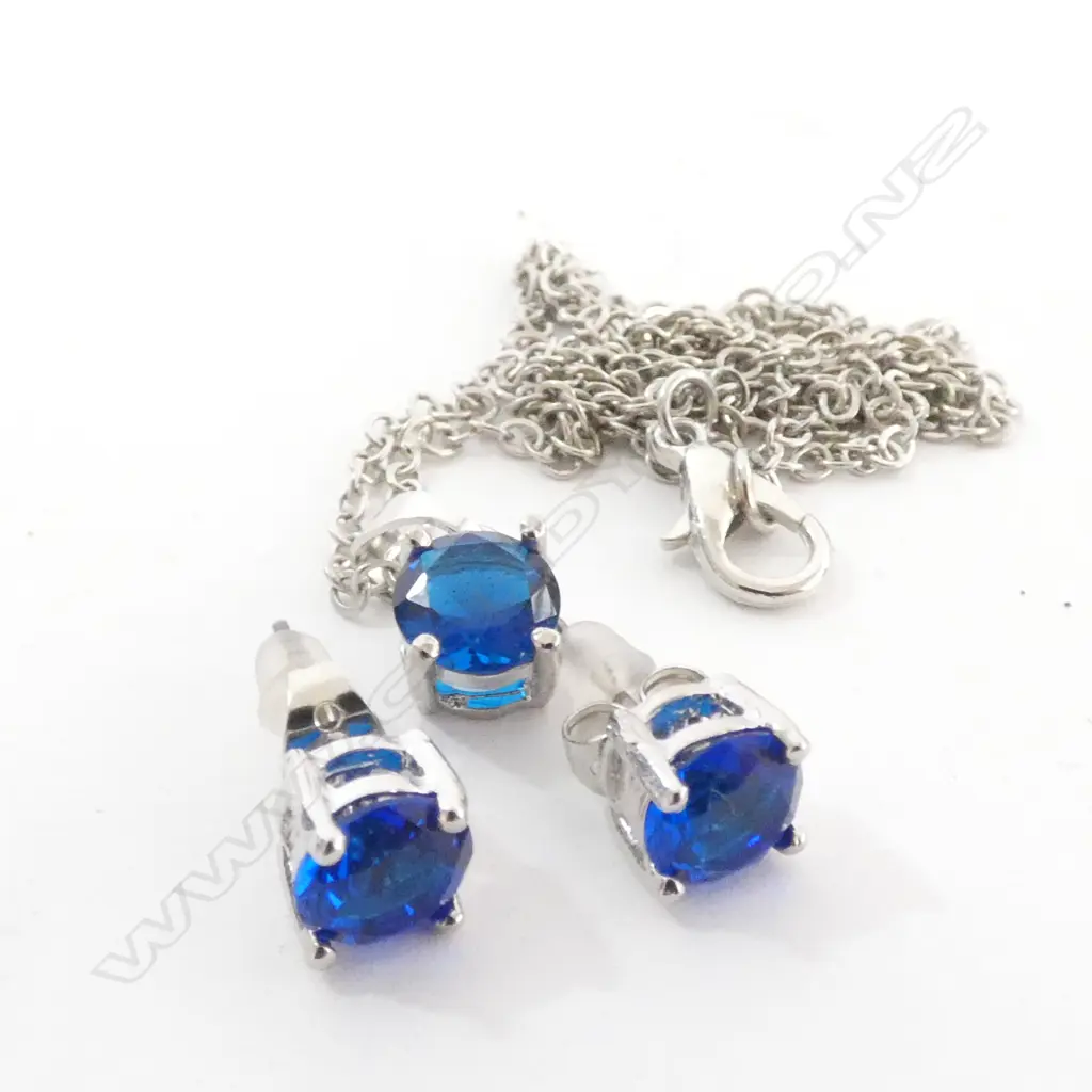 COSTUME BLUE GLASS NECKLACE & EARRINGS Image 1++
