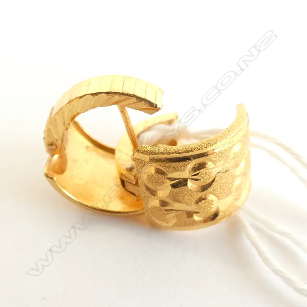 PR 22CT GOLD EARRINGS 2.4 GRAMS  Image 1++