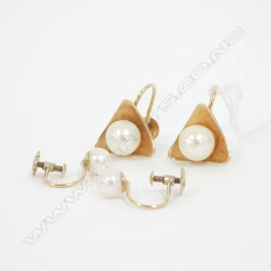 2 PRS 9CT GOLD & FAUX PEARL EARRINGS