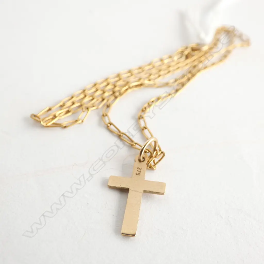 9CT GOLD CROSS AND CHAIN 2.3 GRAMS  Image 1++