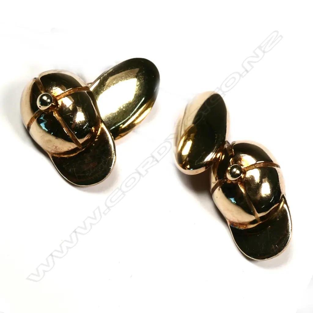 PAIR OF GILDED SILVER JOCKEY CAP CUFFLINKS Image 1++