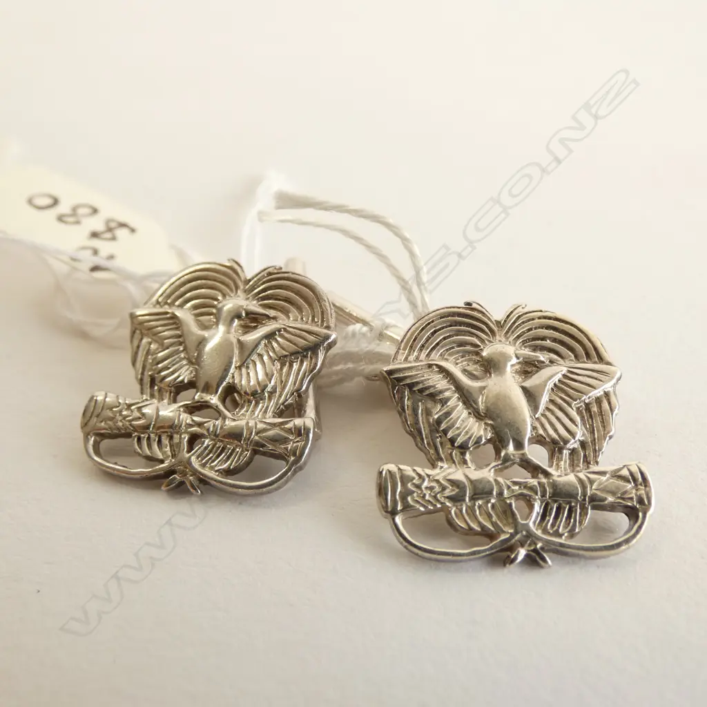 PAIR OF SILVER CUFF LINKS Image 1++