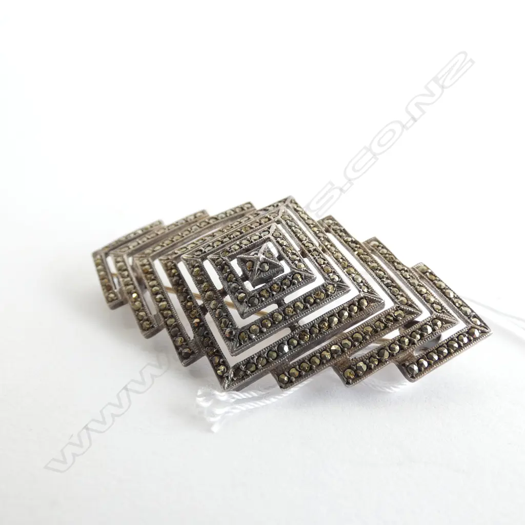 SILVER MARCASITE BROOCH Image 1++