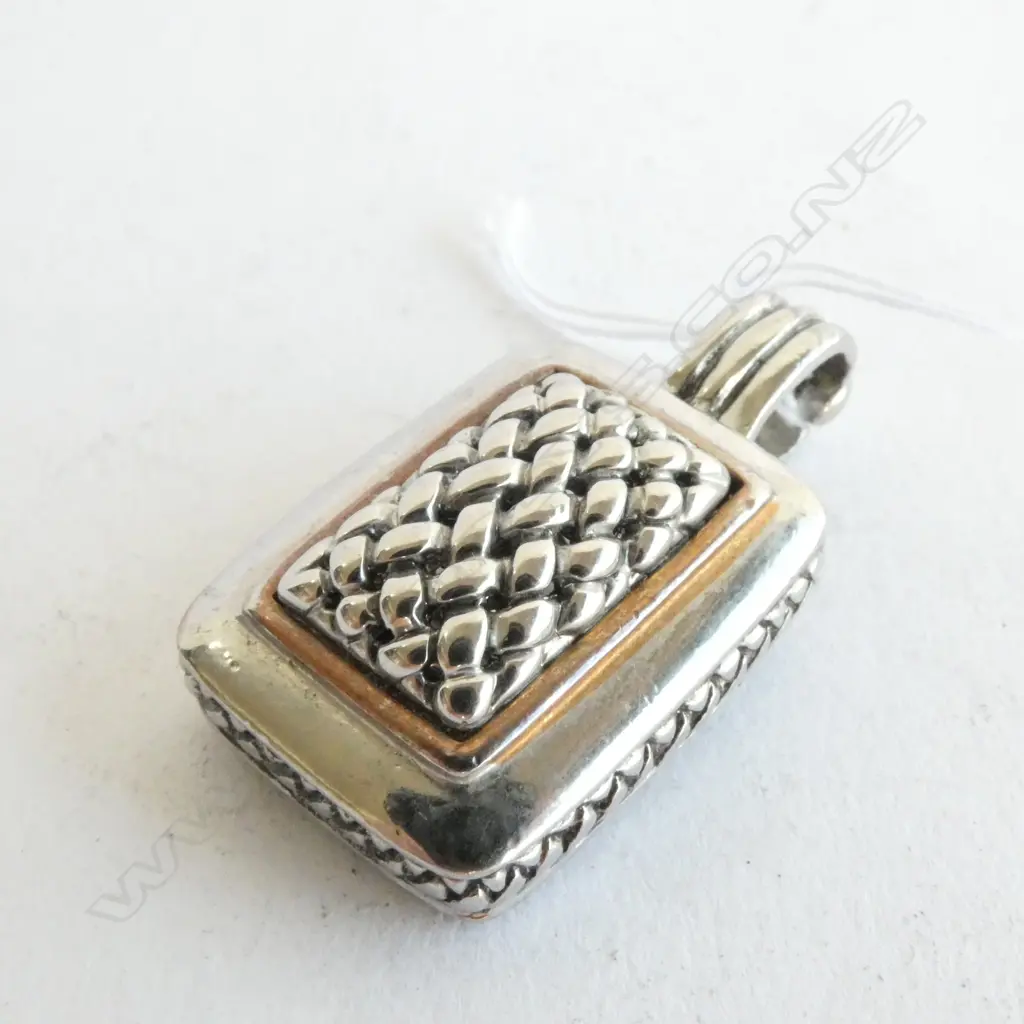 HEAVY SILVER PENDANT 21 X 42MM. MAYBE SILVER, NOT STAMPED Image 1++