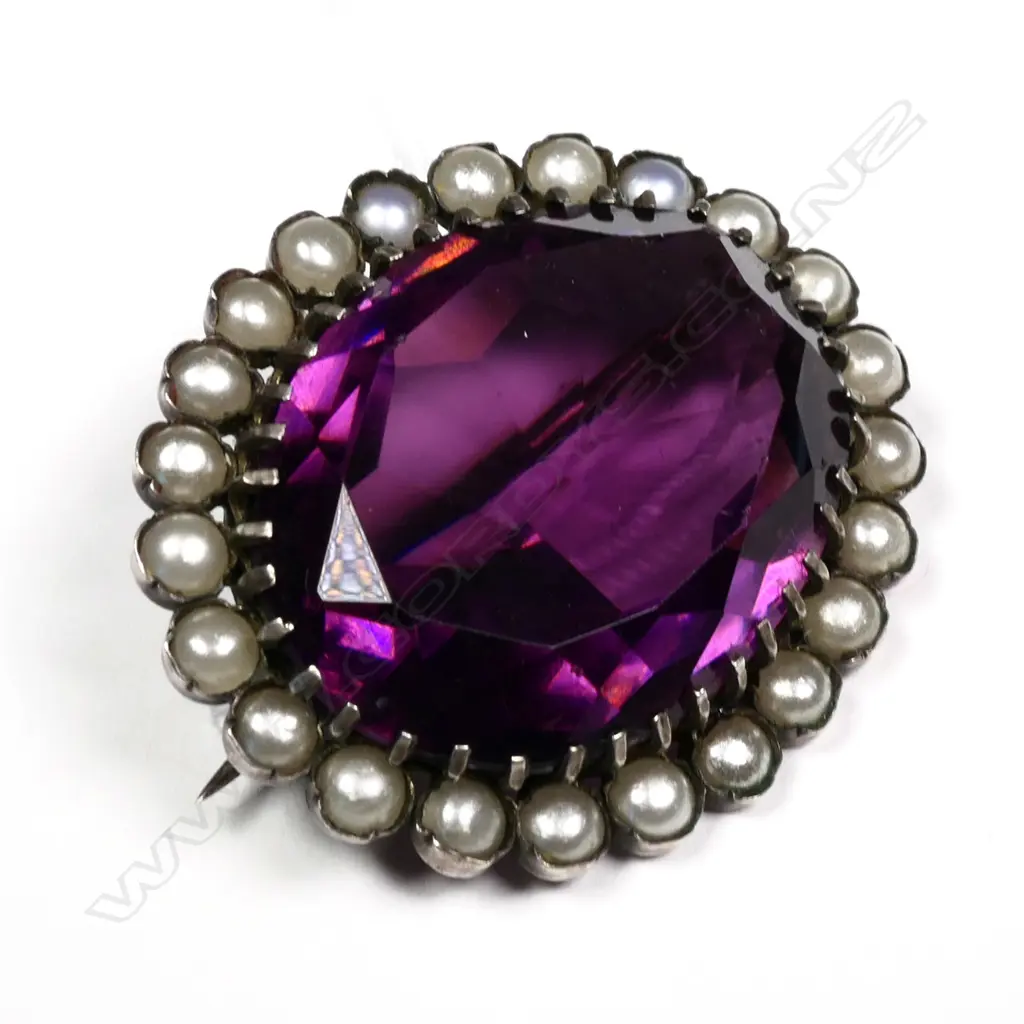 VINTAGE AMETHYST ? & SEED PEARL? SILVER BROOCH, L 27MM Image 1++