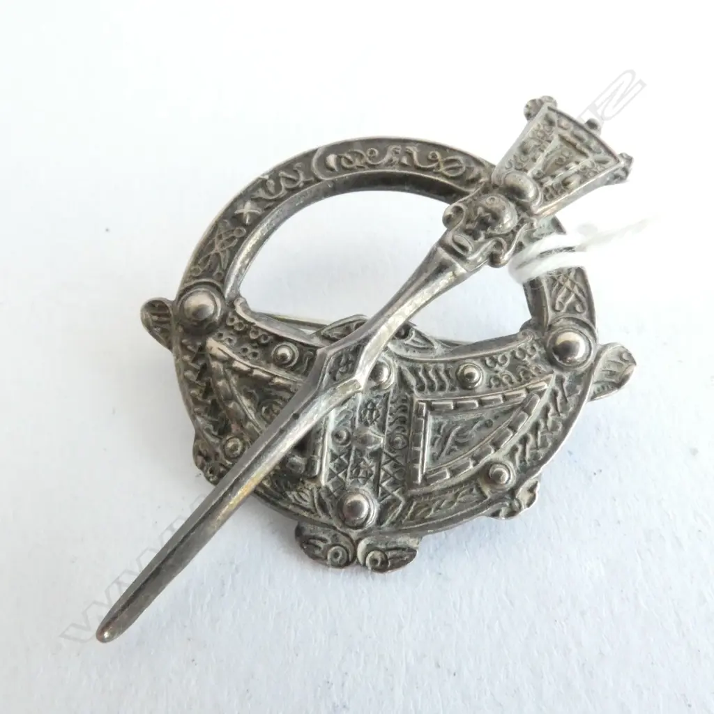 BROOCH, INDECIPHERABLE HALLMARK, LETTER Z, POSSIBLY SCOTTISH, STERLING SILVER Image 1++