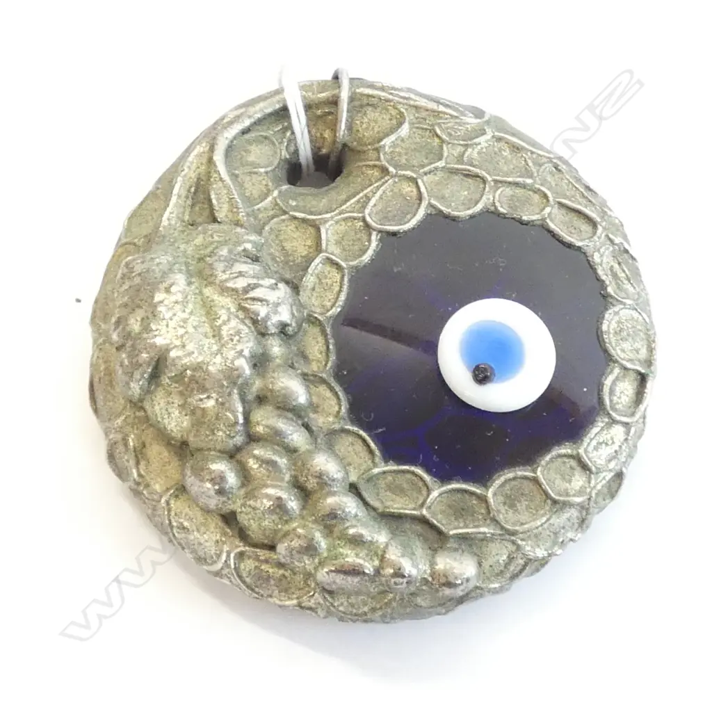.METAL DRAGONS EYE PENDANT WITH GRAPE BUNCH DECORATION Image 1++