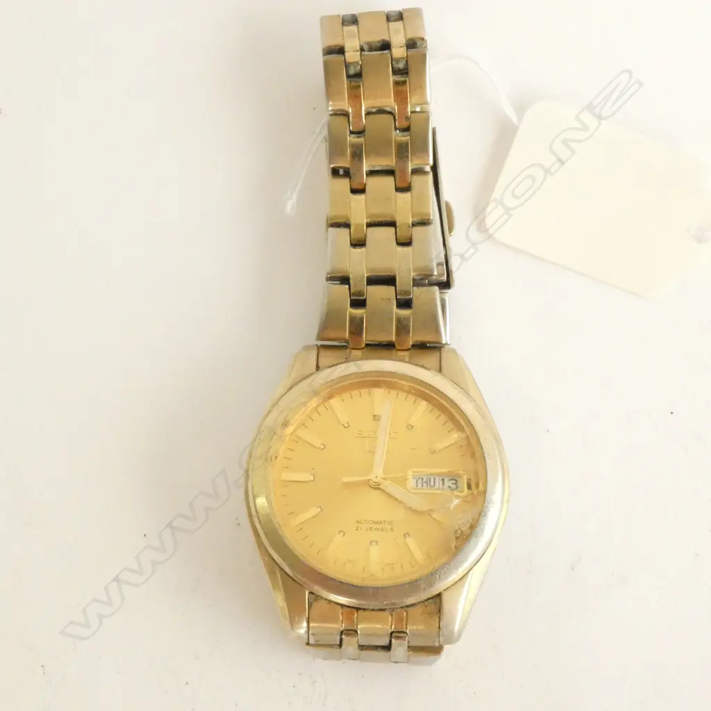 GENTS SEIKO 5 WATCH. AUTOMATIC WITH DATE. ORIGINAL STRAP. WORKING Image 1++