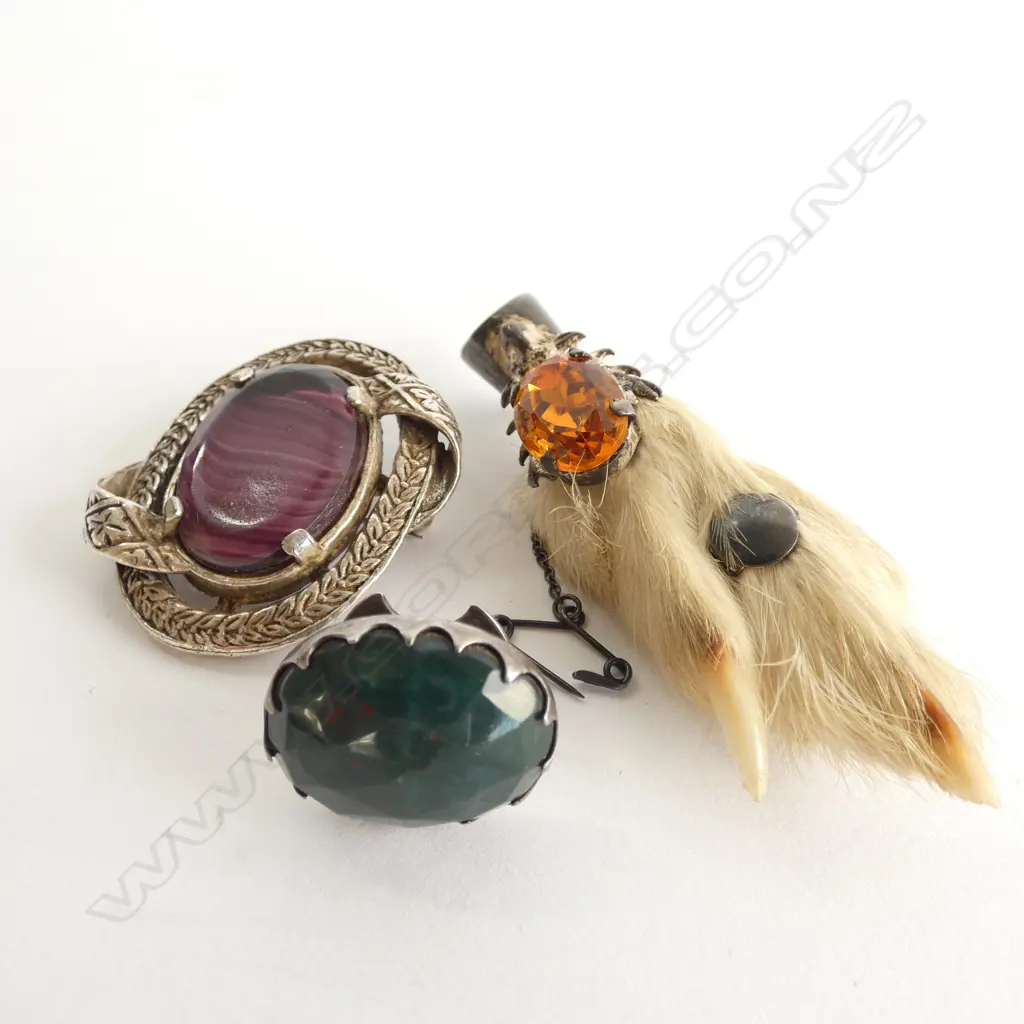 GROUSE CLAW BROOCH, PLUS SCOTTISH BROOCH & STUD Image 1++