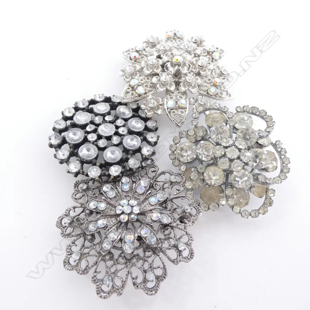 4 LG ORNATE CRYSTAL BROOCHES LARGES DIA 50MM Image 1++