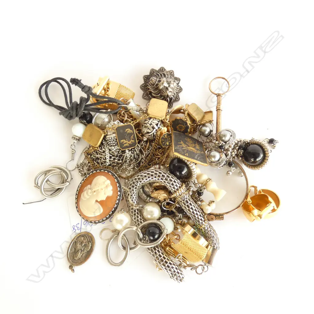 GOLD TONE & SILVER TONE COSTUME JEWELLERY Image 1++