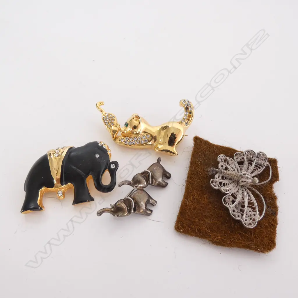 4 BROOCHES; ELEPHANTS, CAT & MOUSE & BUTTERFLY Image 1++