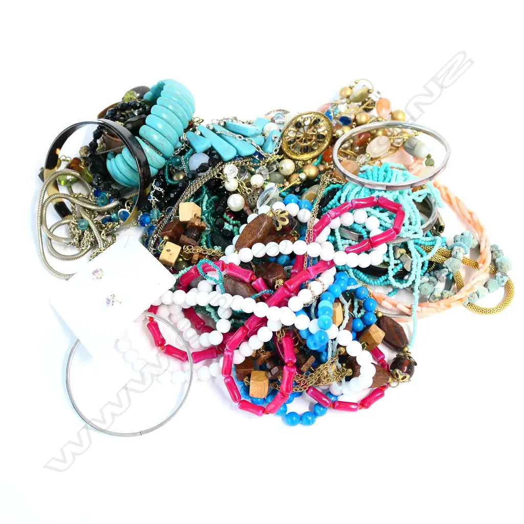 BAG ASST. COSTUME NECKLACES ETC Image 1++