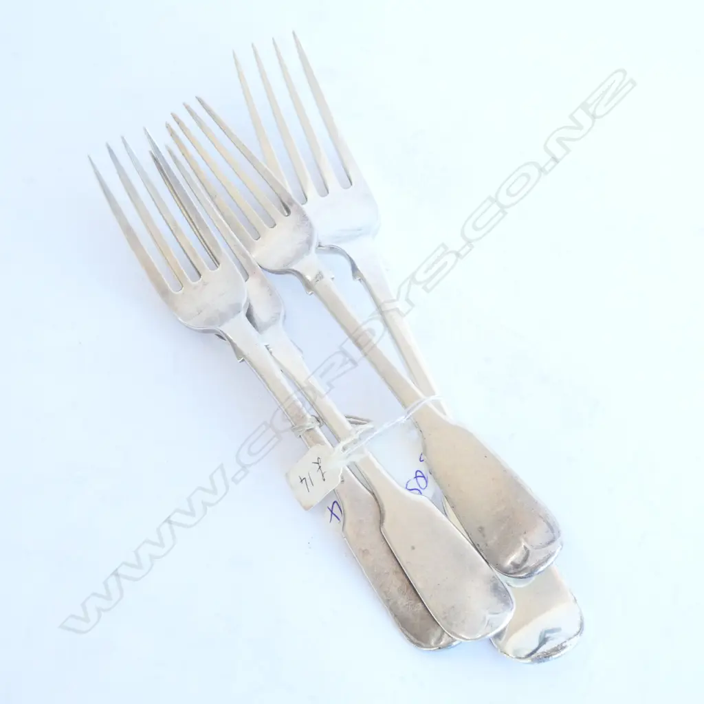 4 VICTORIAN SILVER CUTLERY PCES  230GMS Image 1++