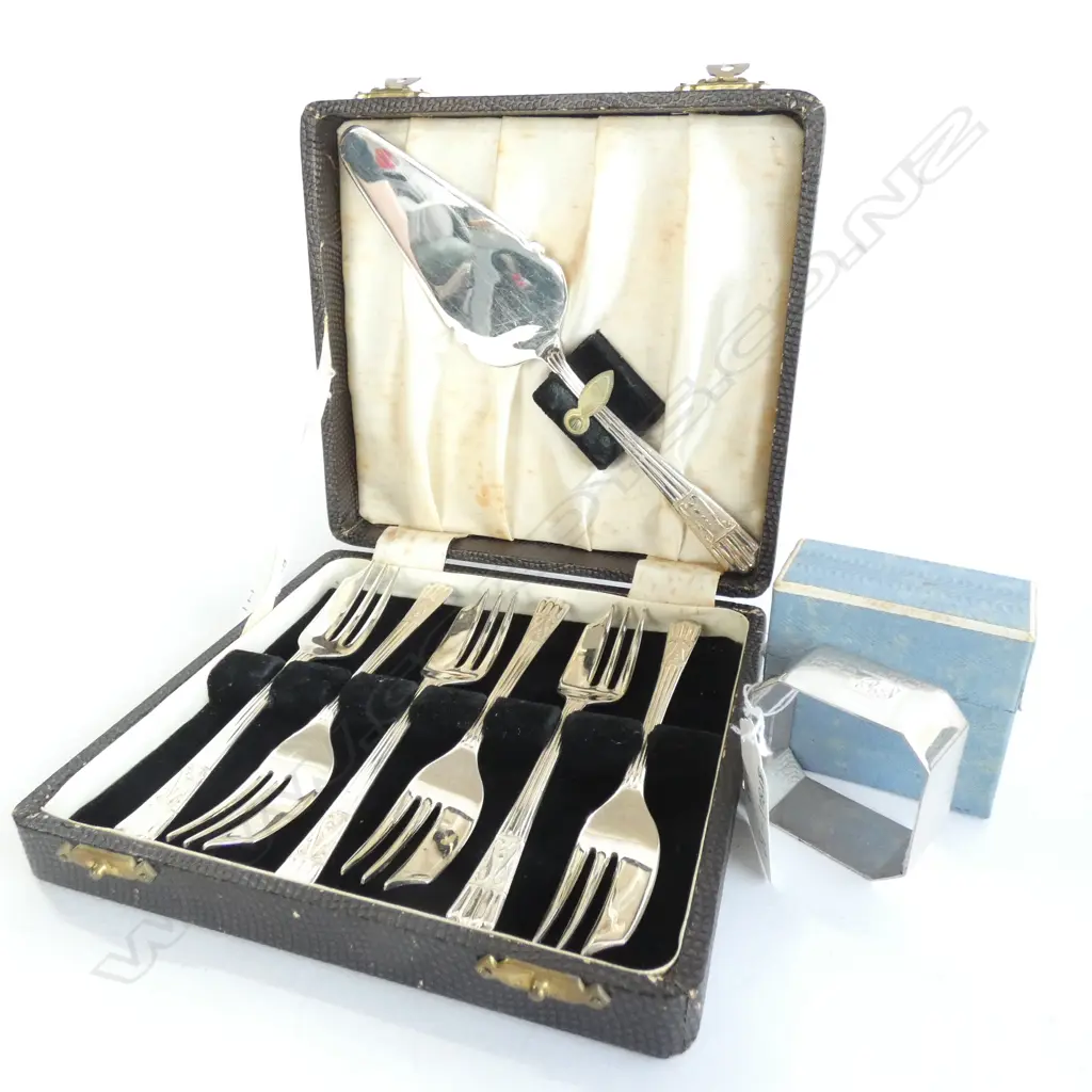 BOXED SET CAKE FORKS & NAPKIN RING  EPNS Image 1++