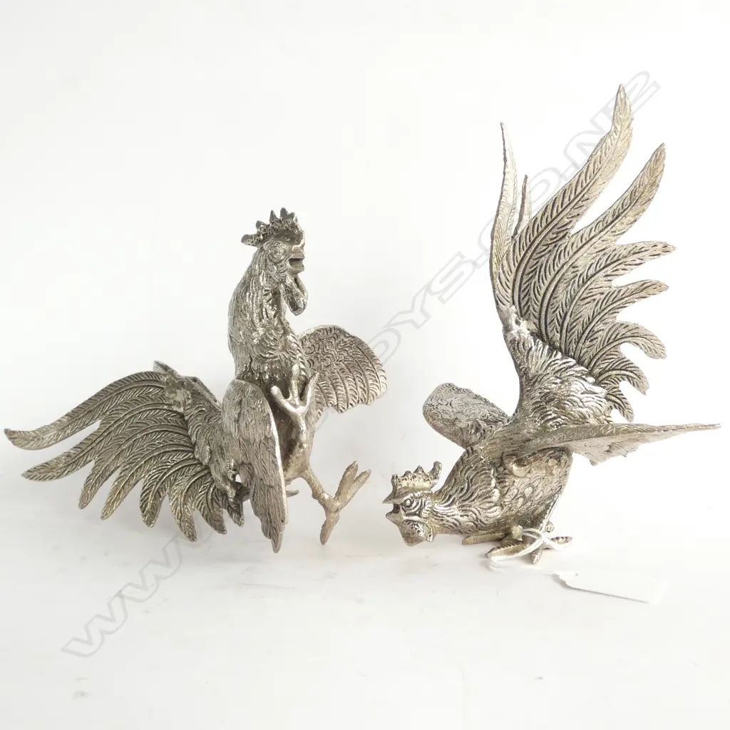 PR S/PLATE FIGHTING COCKERELS TABLE ORNAMENTS  Image 1++