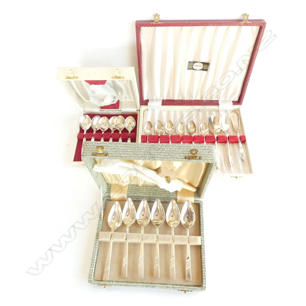 THREE GOOD VINTAGE EPNS SPOON SETS Image 1++