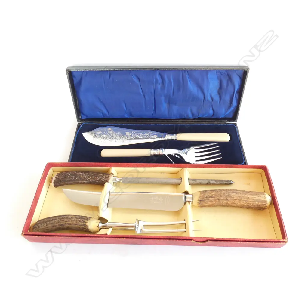 TWO VINTAGE EPNS BOXED SETS, CARVING  & FISH SERVERS Image 1++
