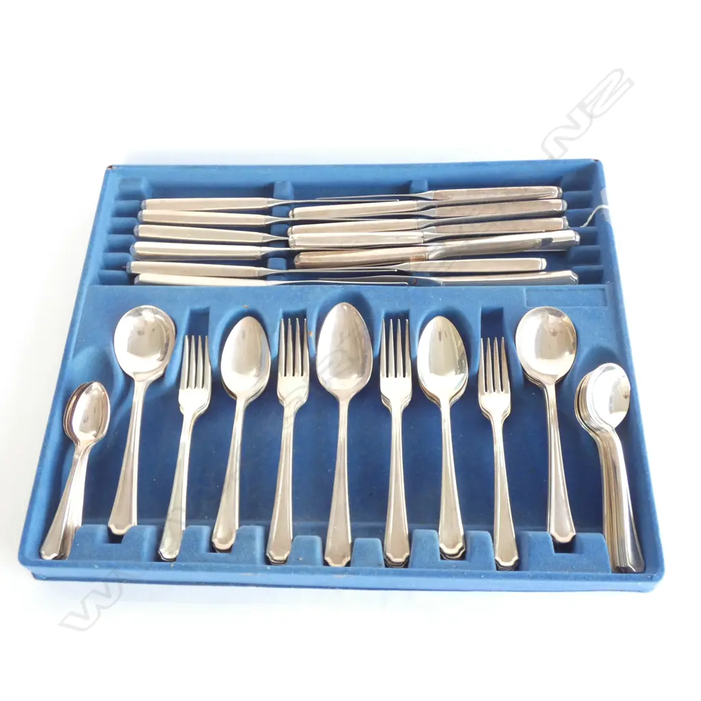 TRAY OF ONEIDA EP CUTLERY  Image 1++