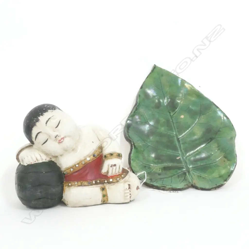 OLD CHINESE CARVED WOODEN BABY BUDDAH ON SHI WAN STYLE GREEN LEAF PLATE Image 1++