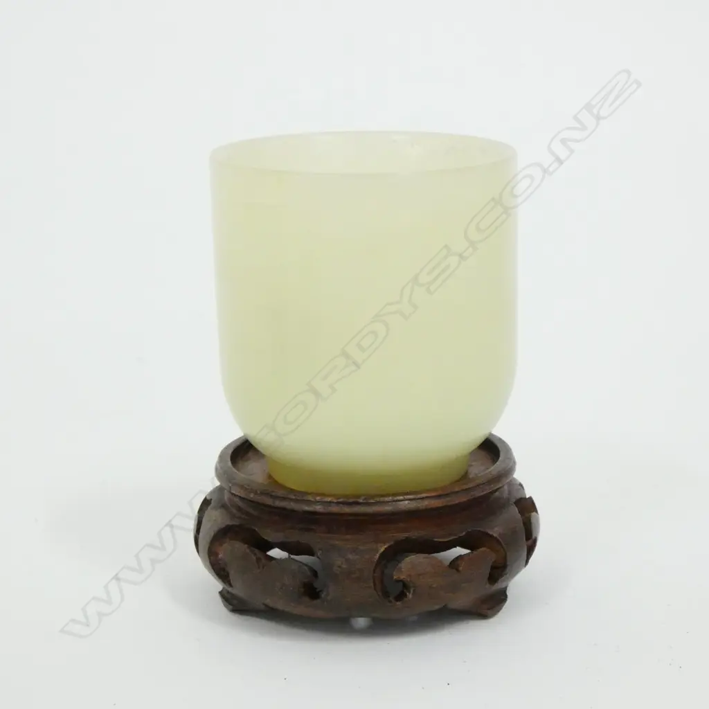 ORIENTAL GREEN CRYSOPHASE CUP & WOODEN STAND. H. 65MM  Image 1++