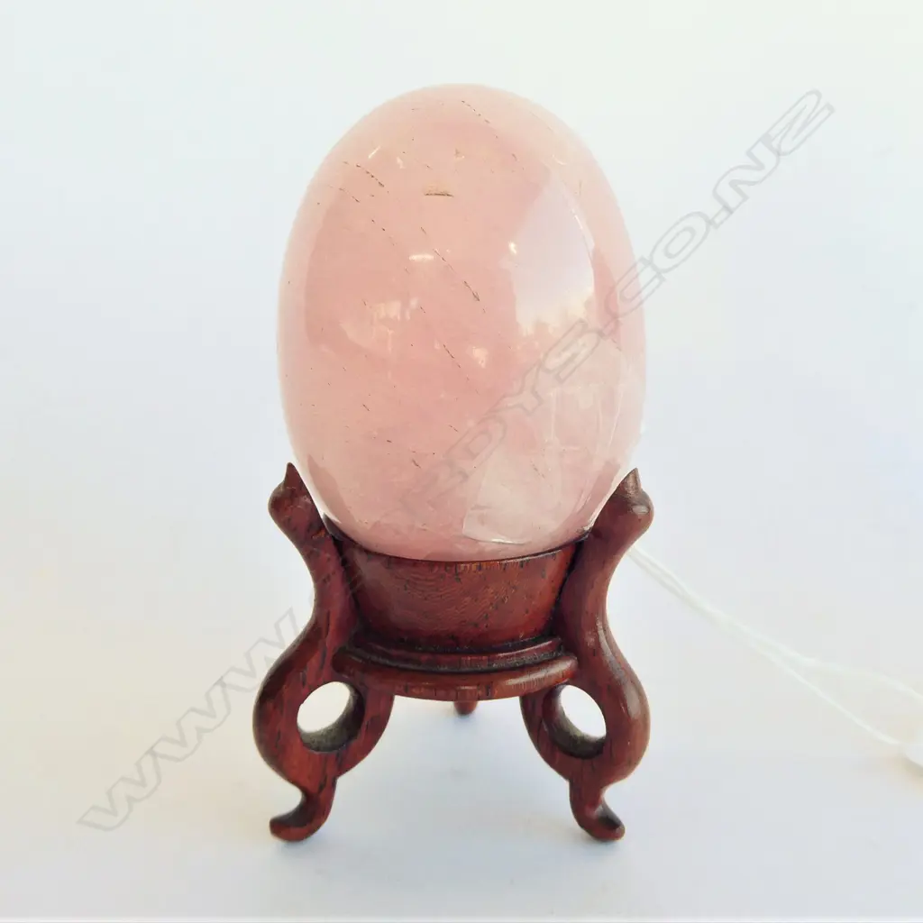 PINK QUARTZ EGG H.55MM ON WOODEN STAND Image 1++