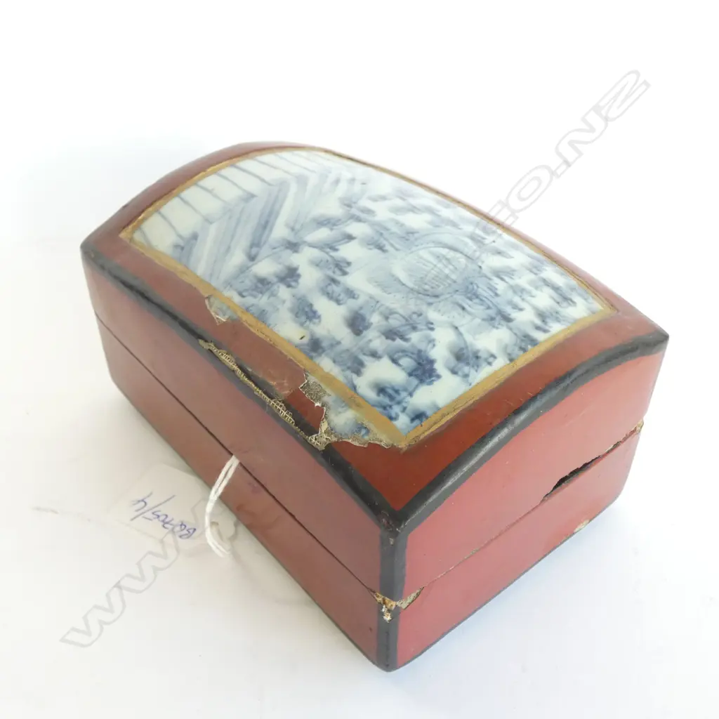 CHINESE BLUE AND WHITE  LIDDED BOX SOME DAMAGE L 140 MM Image 1++