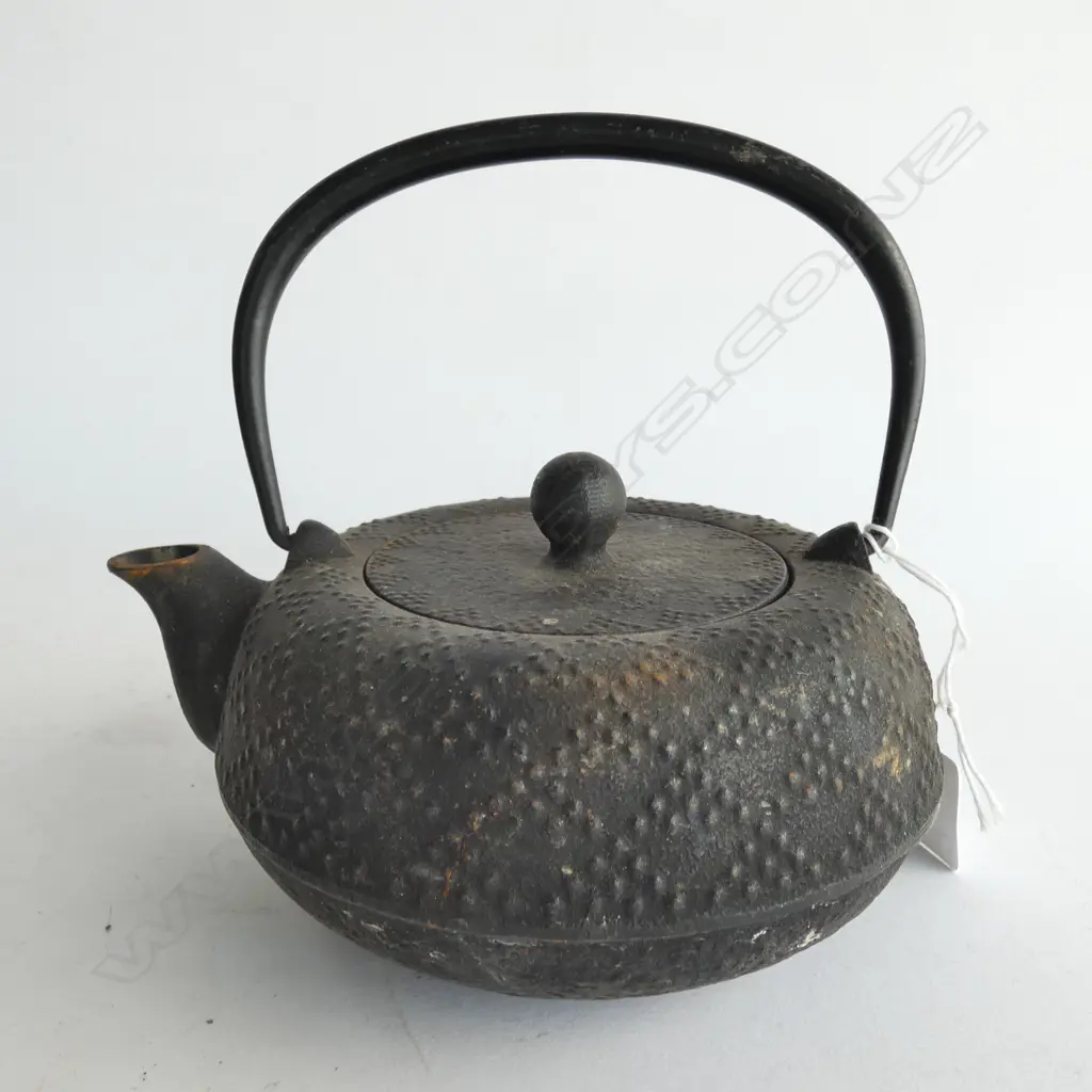 SMALL JAPANESE IRON TEAPOT H. 170MM Image 1++