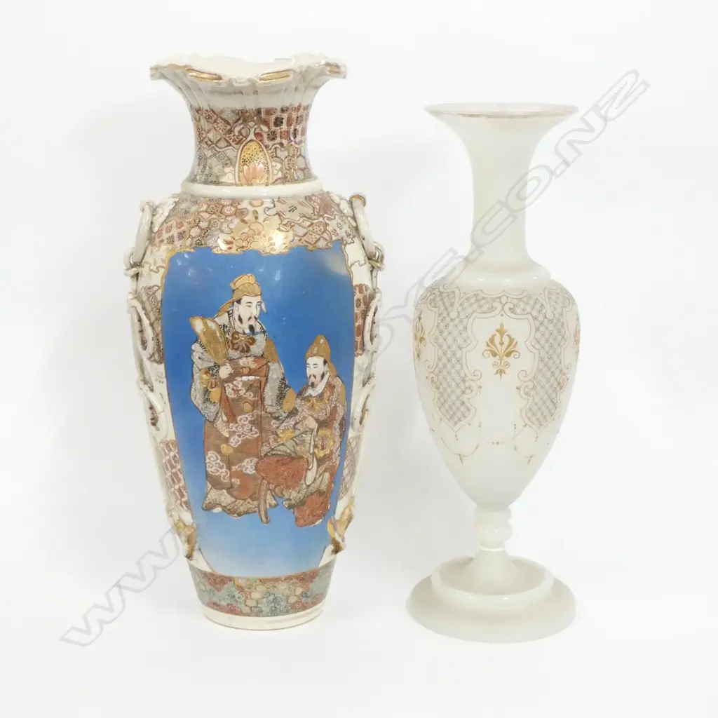 WHITE GLASS VASE H. 420MM + SATSUMA VASE AF H. 460MM Image 1++