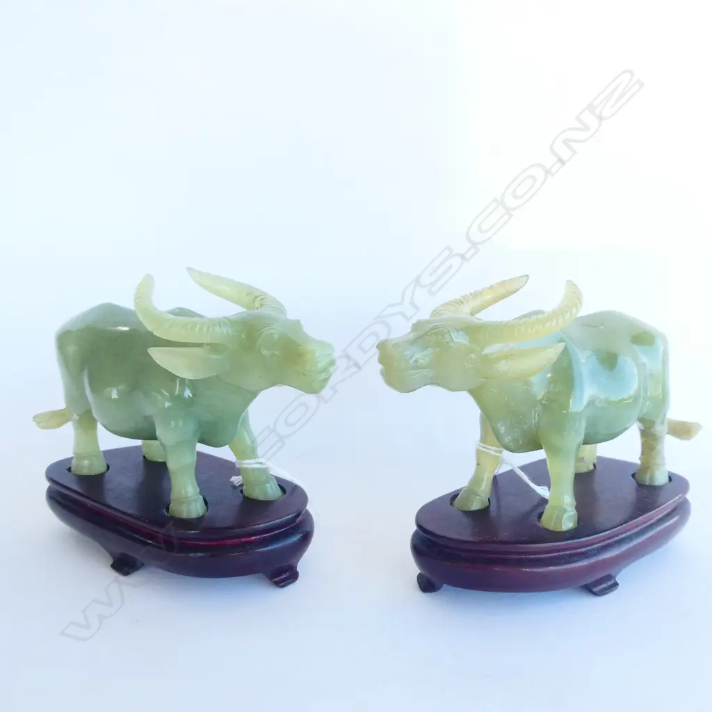 PR GREEN CRYSOPHASE WATER BUFFALO & WOODEN STANDS L. 120MM Image 1++