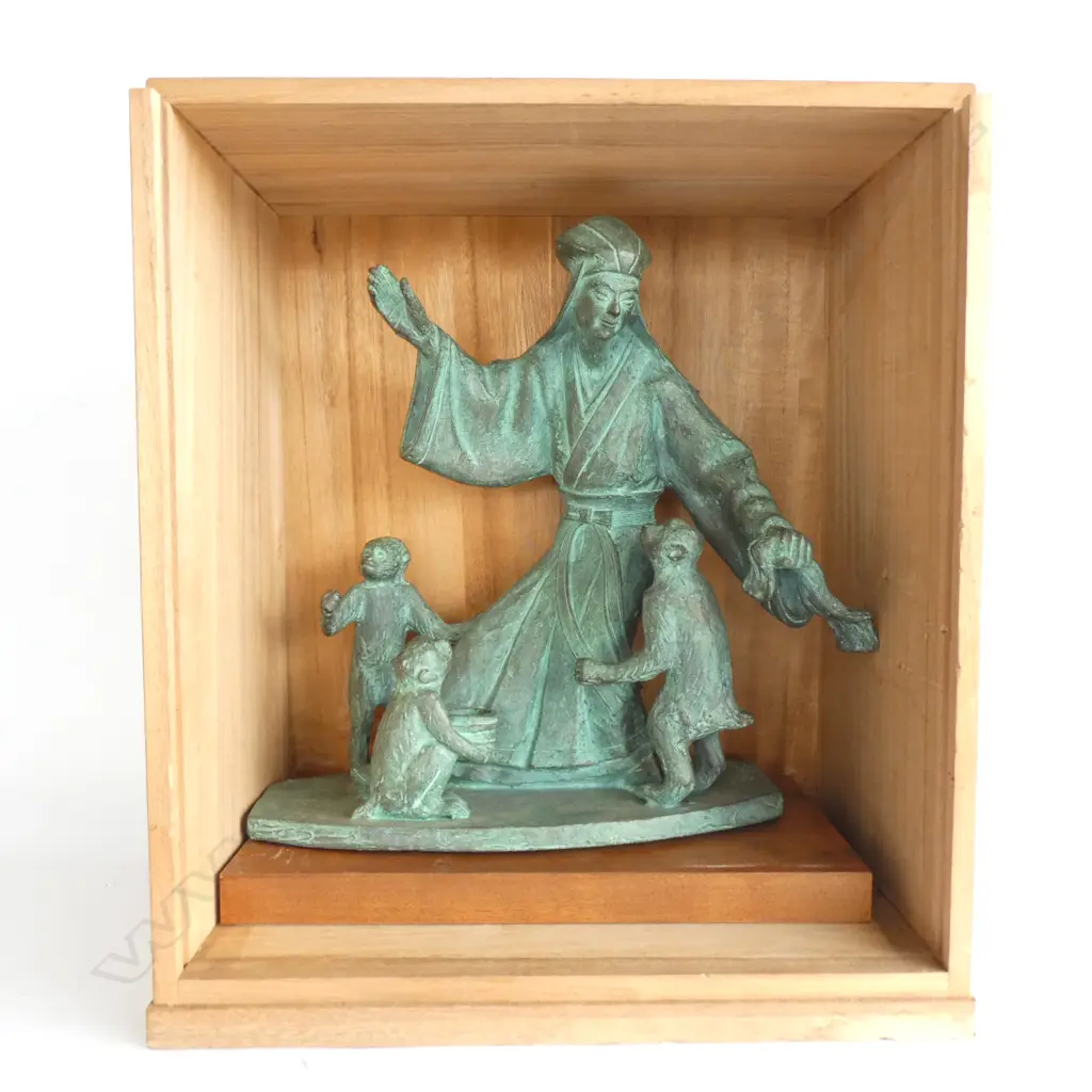 ORIENTAL GREEN BRONZE PATINA FIGURE WITH 3 MONKEY'S  H. 360MM  IN WOODEN DISPLAY BOX  Image 1++