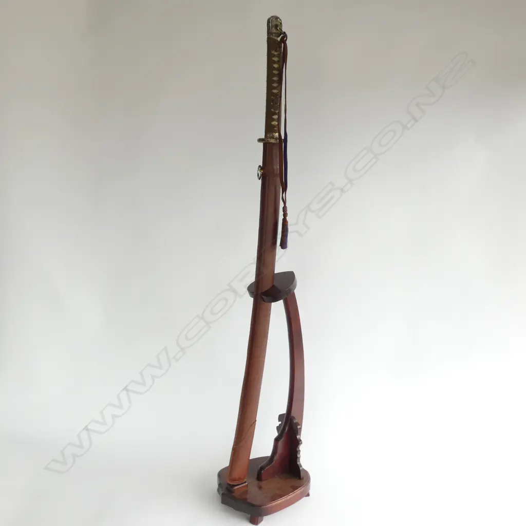 REPRODUCTION JAPANESE KATANA SWORD IN SCABBARD ON STAND Image 1++