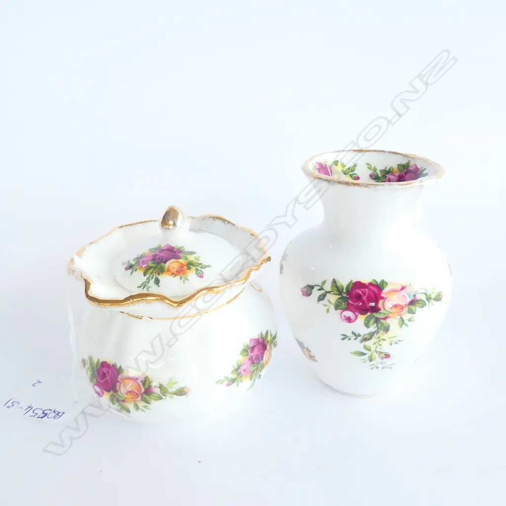 ROYAL ALBERT OLD COUNTRY ROSES LIDDED DOROTHY POT DIA. 75MM & VASE H. 95MM Image 1++
