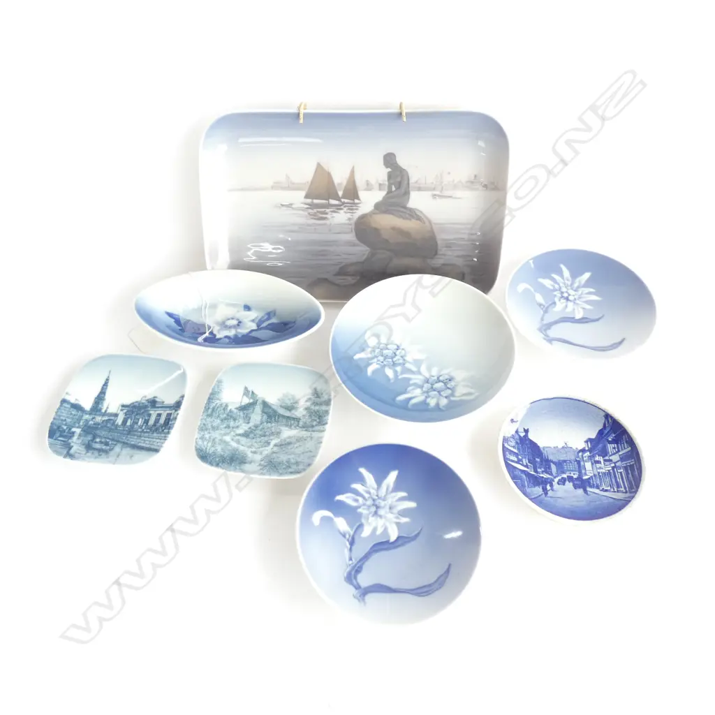 STACK OF 8 ROYAL COPENHAGEN DISHES  Image 1++