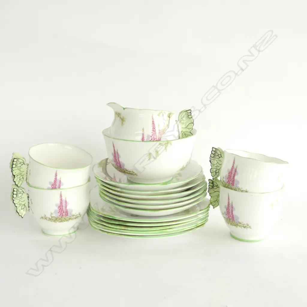 18 PCE ROYAL ALBERT 'FOXGLOVE' BUTTERFLY HANDLES TEA SET Image 1++
